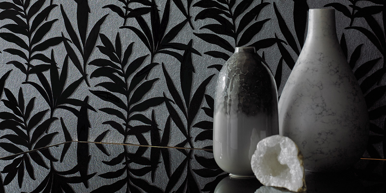 Обои 1838 Wallcoverings Camellia Verdi Ebony Flock 1703-113-07 фото в интерьере